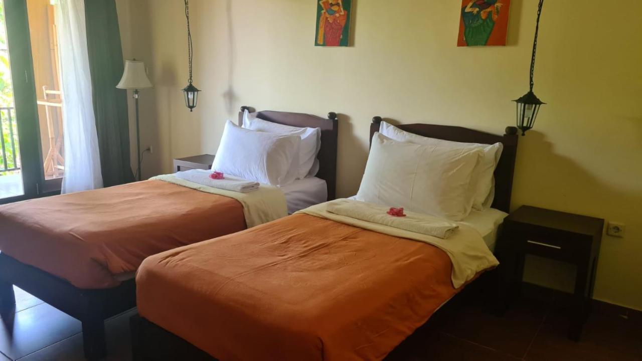 Dalia Budget Hotel Senggigi Exterior foto